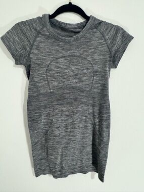 lululemon athletica Short Sleeve Grey Heather Seamless Top